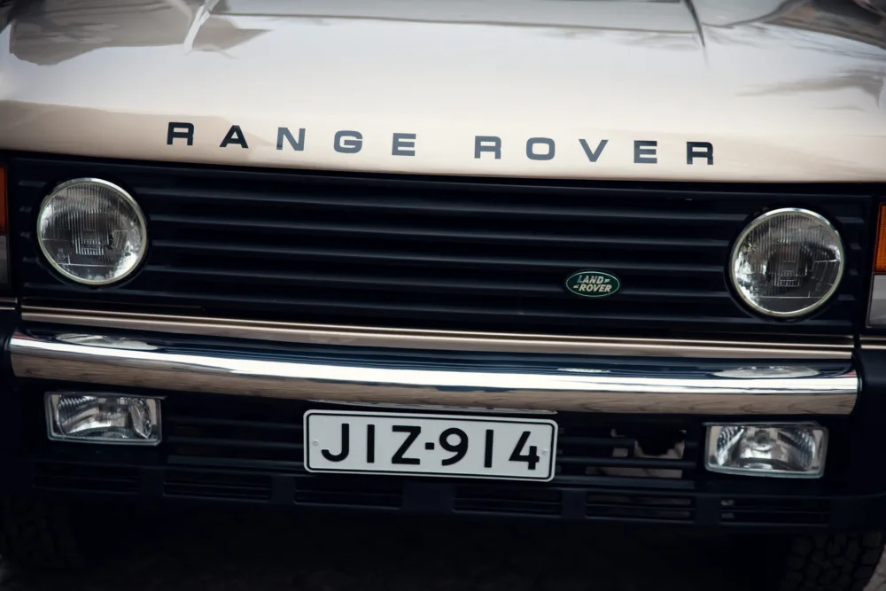 Classic Range Rover front grille and badge.