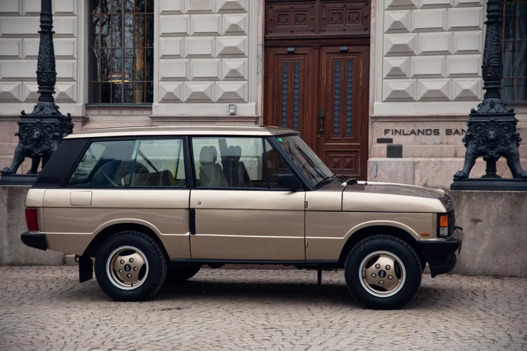 Vintage car parked in front of building.