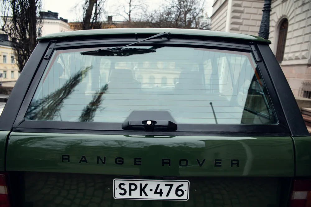 Green Range Rover rear windshield and license plate.