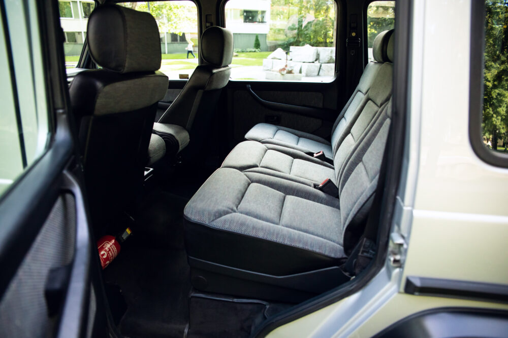 Spacious vehicle interior with grey fabric seats