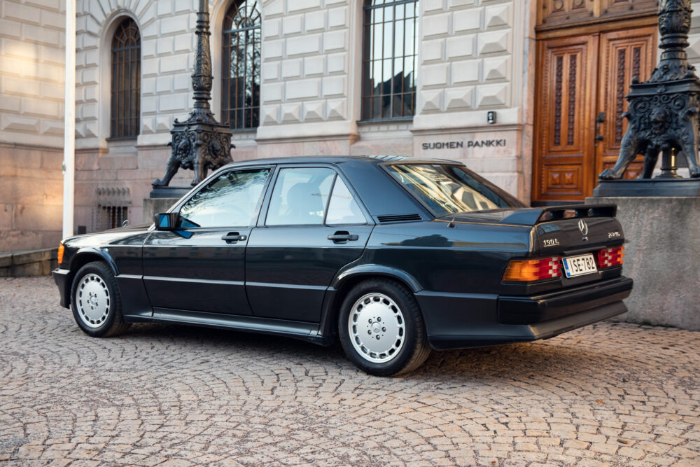 Vintage Mercedes-Benz 190E parked outside Suomen Pankki