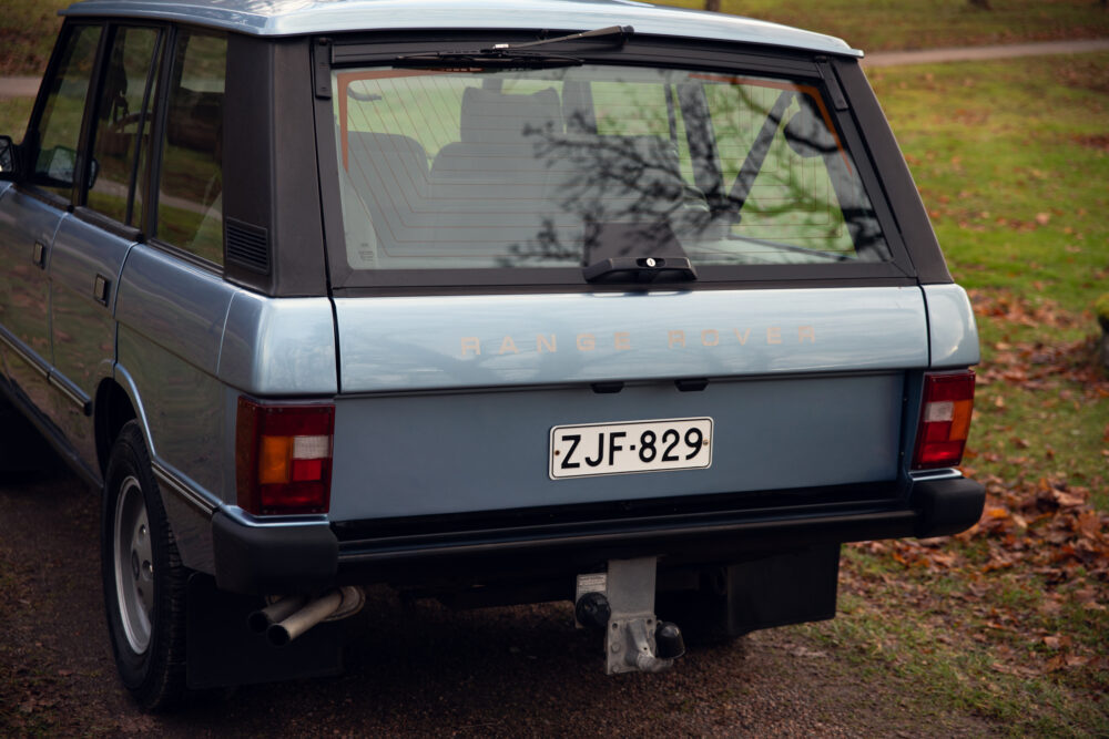 Vintage Range Rover rear view with license plate
