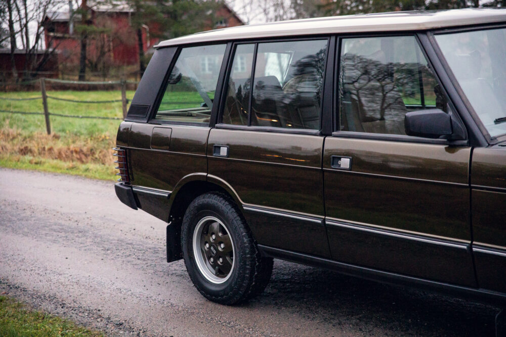 Vintage brown SUV parked on a rural road