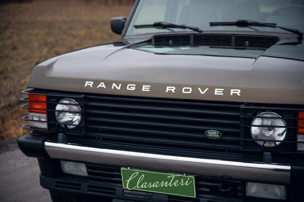 Close-up of vintage Range Rover front grille