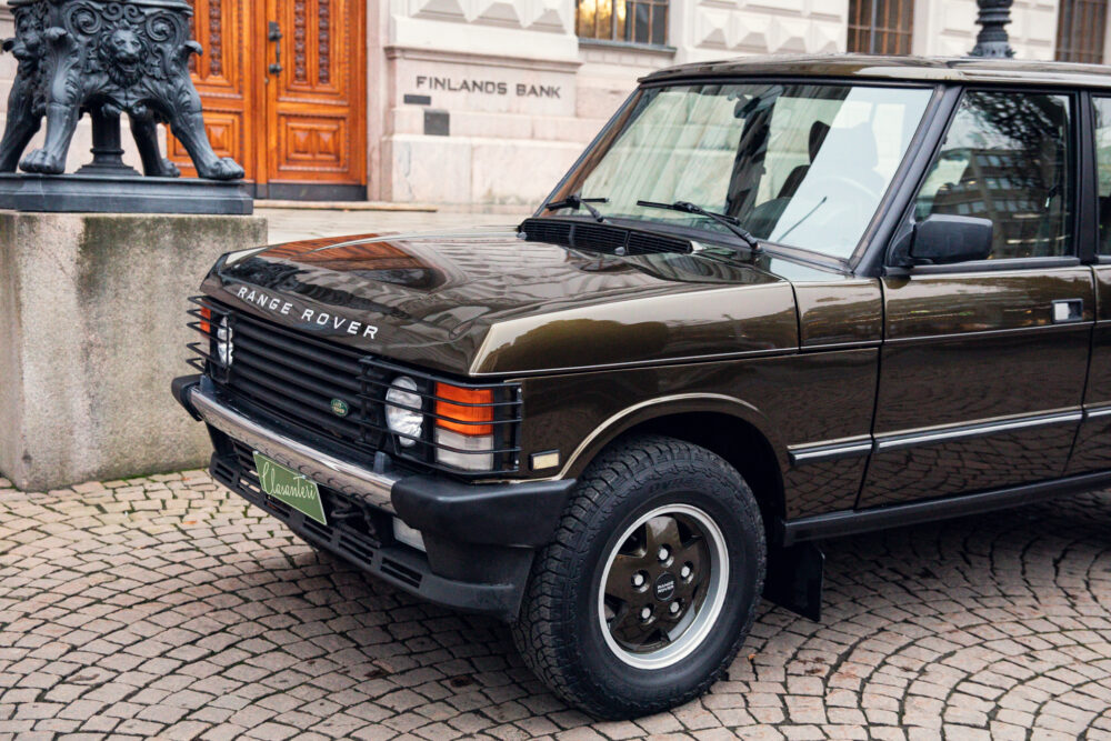 Vintage Range Rover parked by Finland's Bank building