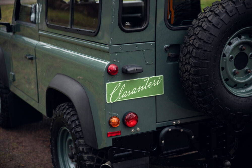 Green off-road jeep with 'Clasanteri' nameplate and spare tire