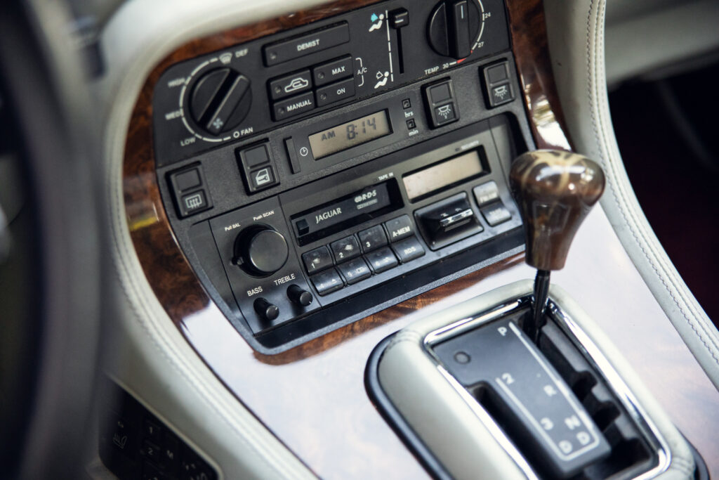 Jaguar center console with automatic gear shifter